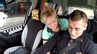 lesbian-strapon-taxi