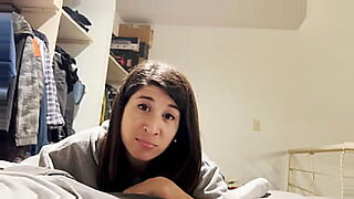 con-su-padrastro-en-el-bano-en-espanol