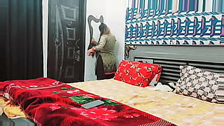 مراهق-ينيج-امه