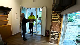 delivery-man-helmet