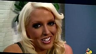 slut-rips-bug-lines-coke-before-mfm-anal-threesome