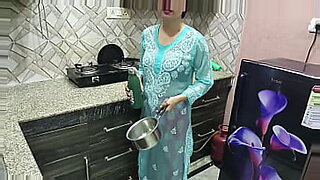 my-step-mom-teaches-me-how-to-kiss