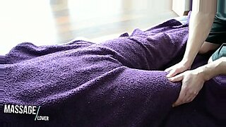 kantoi-has-sex-in-a-blanket