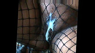 mom-doing-sex-while-bathing