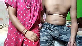 કુતરા-પાસે-છોકરી-ચોદાવતી