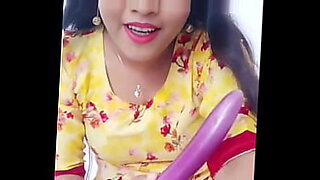 spy-in-bhabhi-bathroom