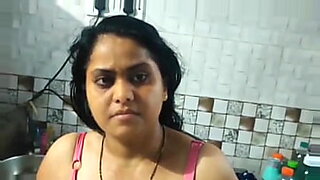 चीन-के-10-साल-की-छोटी-लड़की-के