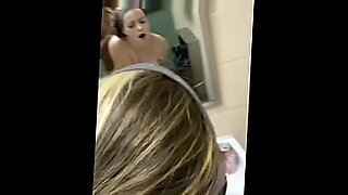 mom-stuck-on-sink