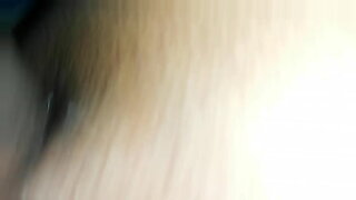 hijastro-le-pide-a-su-madrastra-fotos-de-sus-enormes-tetas-milfed-xnxx