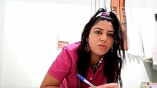 سکس-زن-سینه-بزرگ-سفید-بالباس-تنگ-حشری