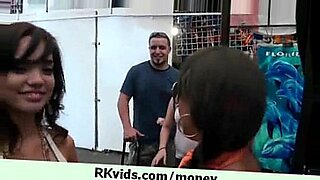 juli-cash-anal-black