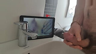 princess-leorno-washing-in-bathroom-figure-fucking