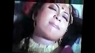 deshi girl showing boobs in car in bangal