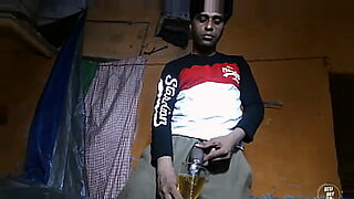 سكس-مترجم-الاب-ينيك-بنته-جنب-امه-فوق-اسر