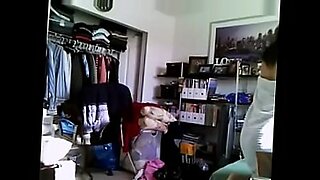 اب-يخش-على-بنته-وهي-نايمه-ويغطصبه-غصب-مت