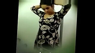 big-boob-aunty-bath-capture