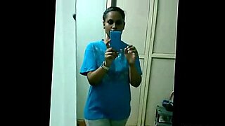 peeing-hidden-cam