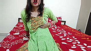 indian-bhabhi-with-little-devar