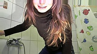 girl-at-bathe-cam