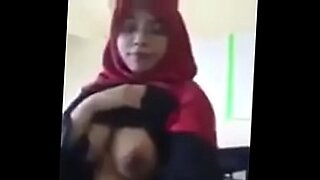 muslim arab teen flashing big tits on webcam