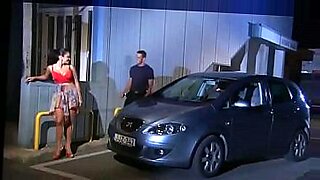 سكس-واحده-واحد-يضربها-ع-طيزها