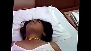 mallu aunty boobs press in bus actress